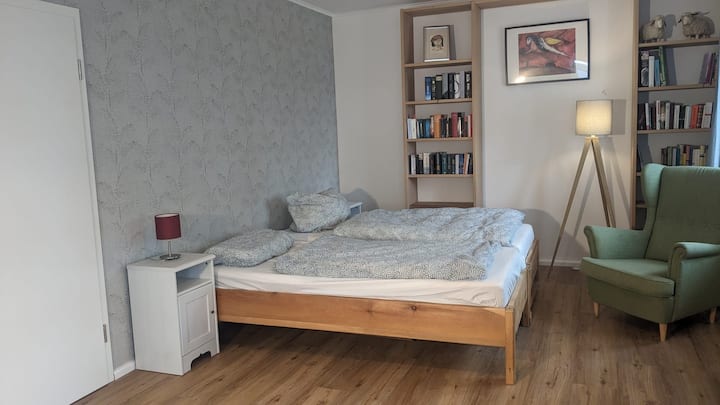 Big room+bath on Rhine Island