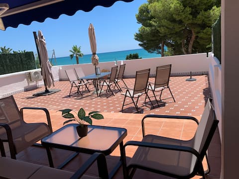 Beachfront apartment, 7PAX, 2 bathrooms, terrace