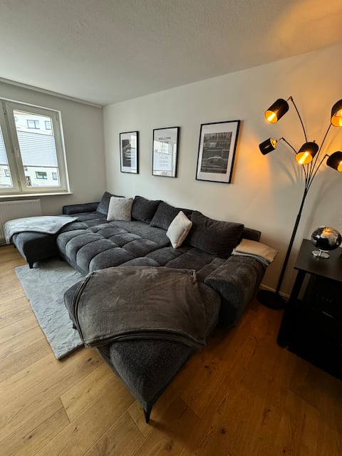 Top Airbnb: 75qm 3 Zi. - WLAN- 2x Boxspringbett 180cm + Couch in Südstadt