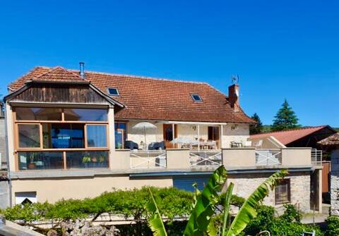 Chez Mado, house in the heart of the village of Cajarc