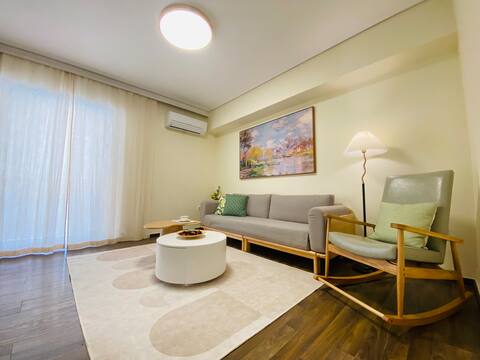 Next to the subway station, free parking, quiet and cozy neighborhood, boutique two-bedroom apartmen