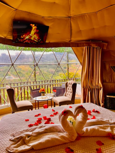 luxury glamping with mountain view hot tub