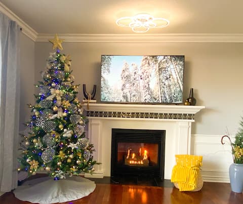 Spacious 6-Bedroom Retreat by Ontario’s Blue Coast