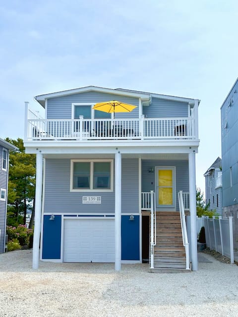 Steps to the beach with ocean views!