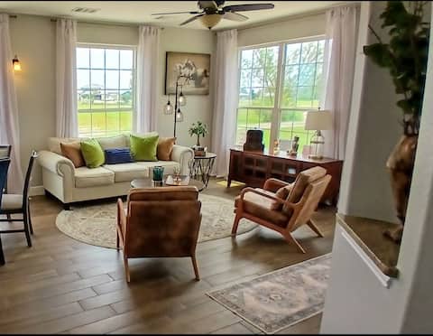 Howdy Regina's Wild West Retreat! Kalahari Samsung