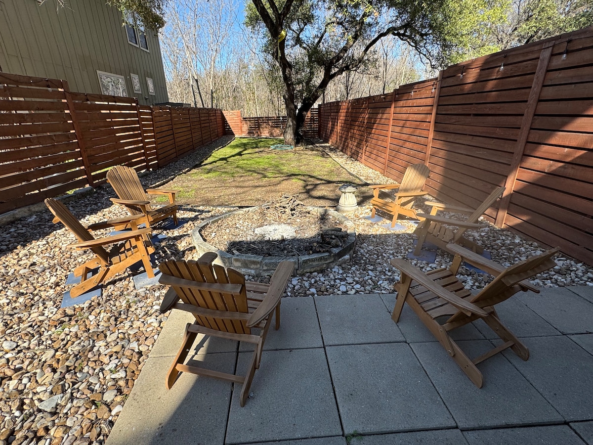 Private Backyard Fire Pit Near Downtown/S Lamar