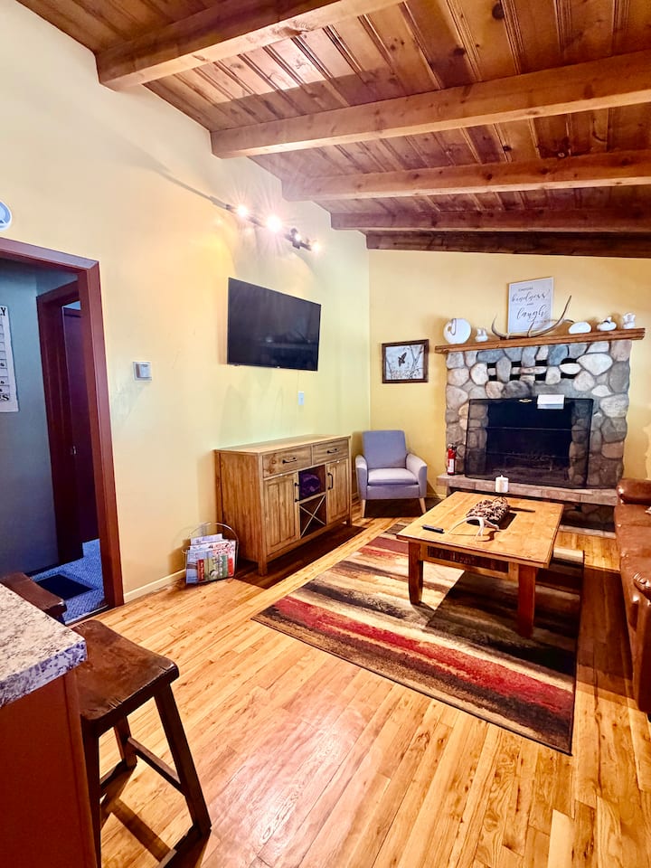 Rustic Charmer | 2br Mtn Cabin In Cloudcroft W/ac - Cloudcroft, NM