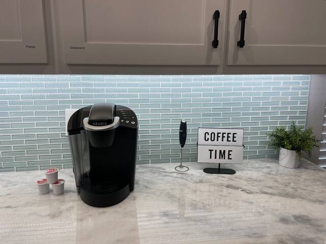 Modern Escape with Private Putting Green gallery image 5