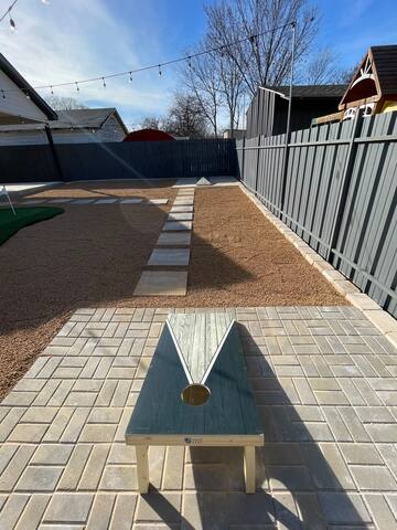 Modern Escape with Private Putting Green gallery image 4