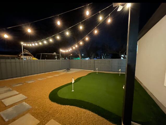 Modern Escape with Private Putting Green gallery image 2