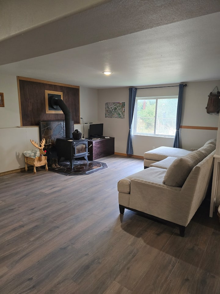 The Downstairs Mtn. Farmhouse - Hamilton, MT