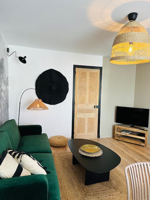 Popular Airbnb listing: Le Haut de l'Escapade: A Small Mersin Cocoon in Mers Les Bains