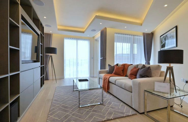 Luxury Apartment w/ London views