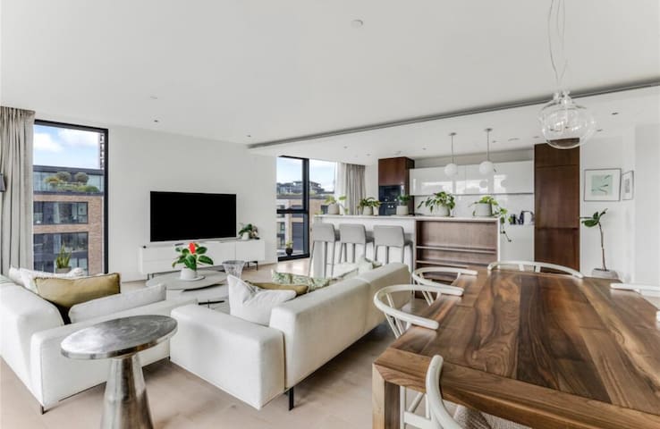 Luxury Apartment w/ London views