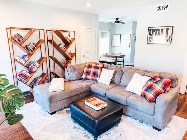 1 King, 1 Queen Bed | Close To Smu | Nightlife - Dallas, TX