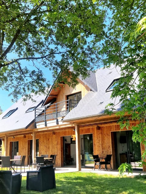 Large chalet for 12 people 2 steps from the sea