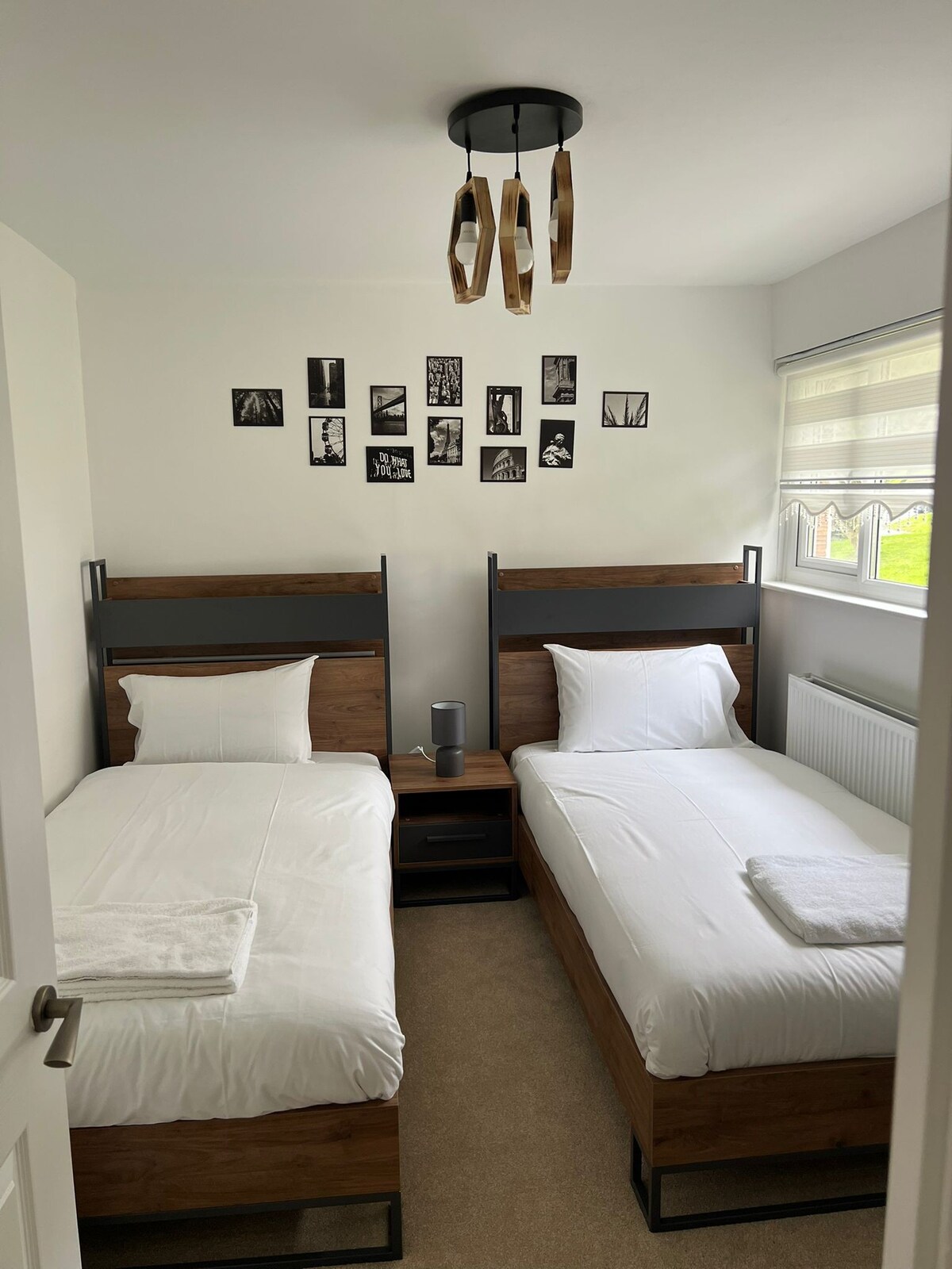 רוצים לשמור את המצעים רק לעצמכם? שני חדרי השינה עם מיטות יחיד עשויים להיות הבחירה הטובה ביותר עבורכם.