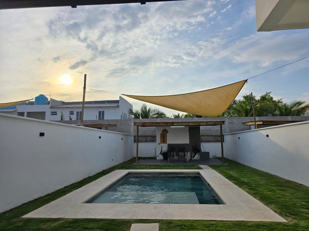Villa Kala: villa olu' con piscina privada frente al mar en Puerto San José