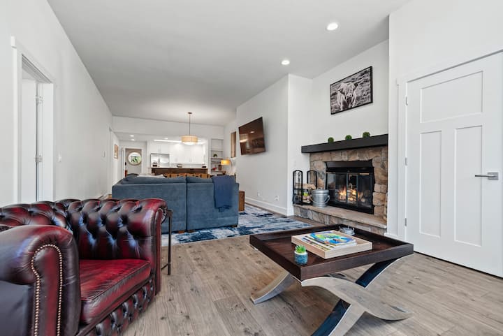 Cozy 3bd/2ba Mt. Condo Overlooking Eagle River - Avon, CO