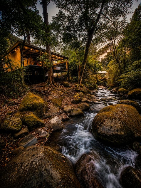 Unicorn Dome:Private Riverfront Jacuzzi Tub:Relax!
