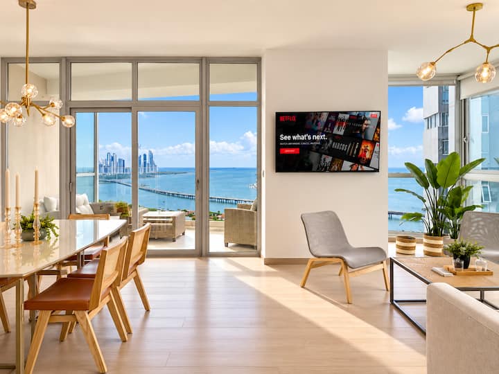 Three-bedroom Apartment, Ocean views, Pool and Gym