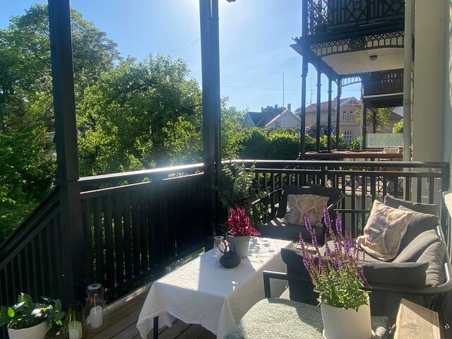 Townhouse-leilighet m privat hage og p-plass. gallery image 5