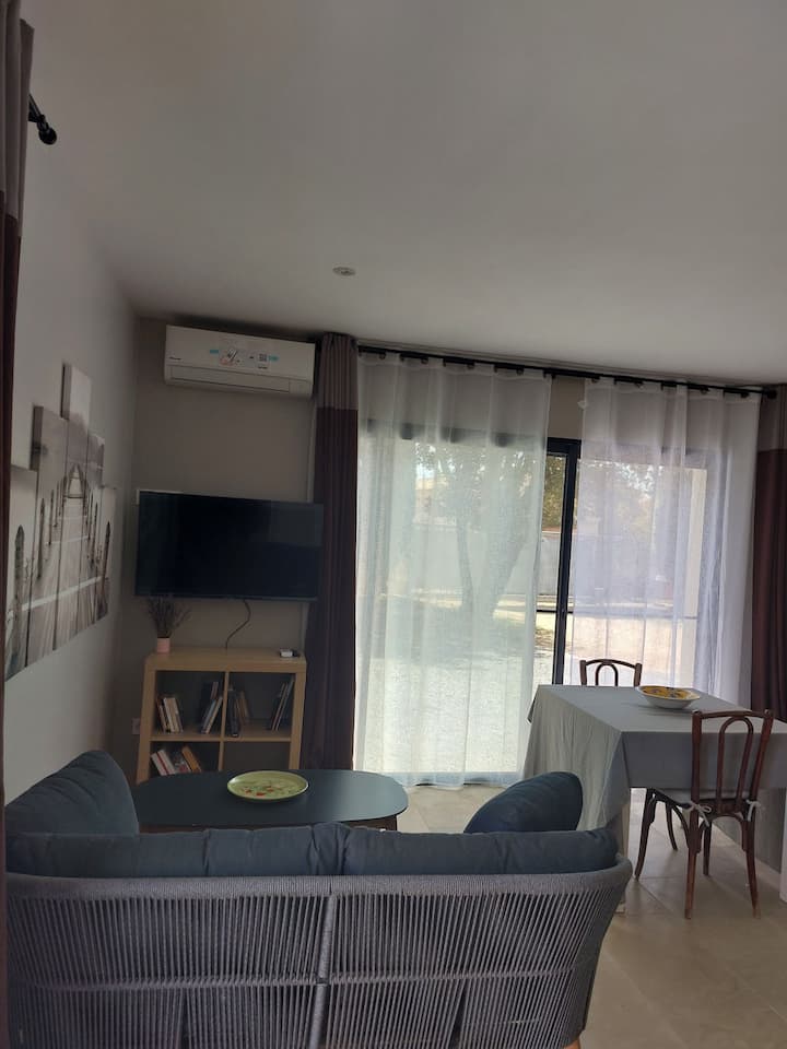 Location Pour 2 Au Cœur Des Alpilles  Avec Jacuzzi - Eyguières