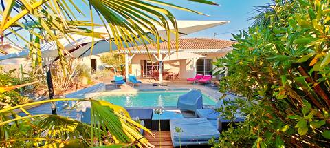 Villa for 9 people with pool close to beaches