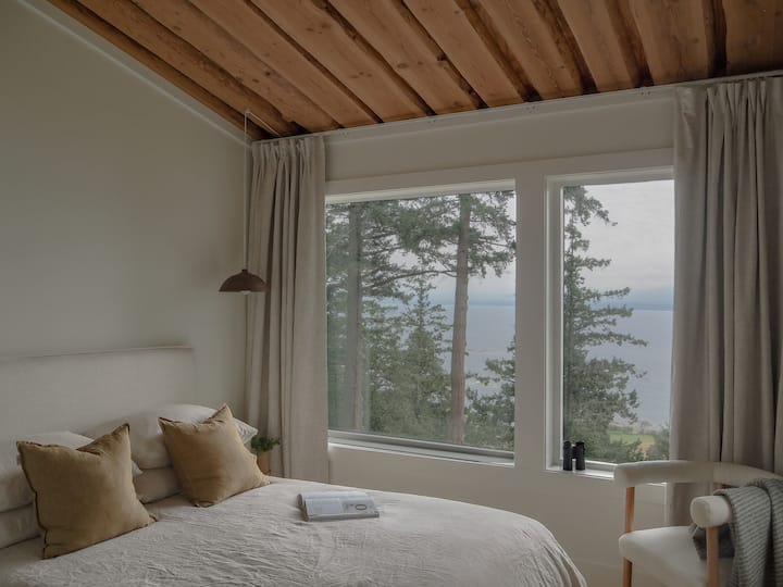 A queen Resthouse organic mattress and Lastlight luxe linen bedsheets make up this beautiful secondary bedroom. 