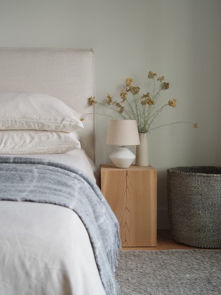 A Resthouse organic king mattress and Lastlight bed linens make up this primary bedroom. 