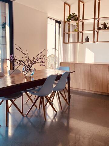 Modern Four Bedroom Home in Newport gallery image 2