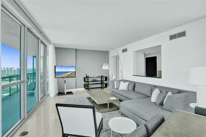 Ocean Breeze 31 @The Setai - Miami Beach, FL