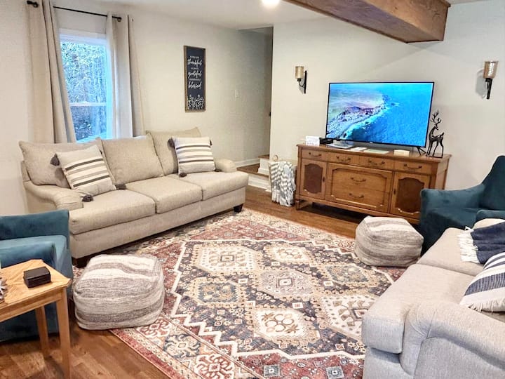 * Scenic Updated Mountain Home W/ Creek&game Room - Hillsville, VA
