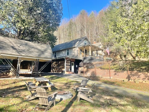 * Scenic Updated Mountain Home w/ Creek&Game Room