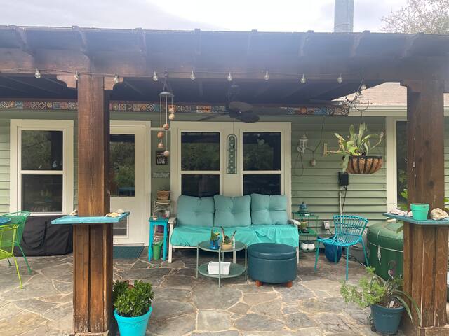 Oasis in heart of South Austin gallery image 4