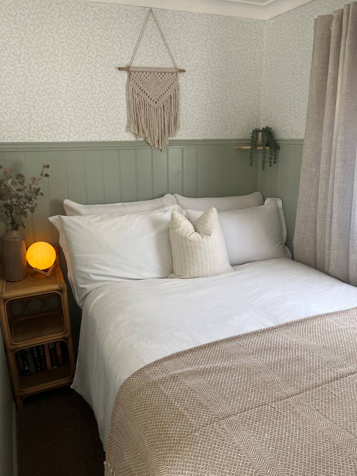 Spálňa s manželskou posteľou 