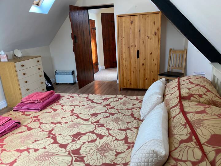 Comfortable double bed , pine dresser and wardrobe(clothes hangers)Arm chair and chair plus 2 solid oak bed side tables. A full length mirror and wall mirror for hair drying. Hair dryer in top drawer.
Bath sheet and hand towel for each person.