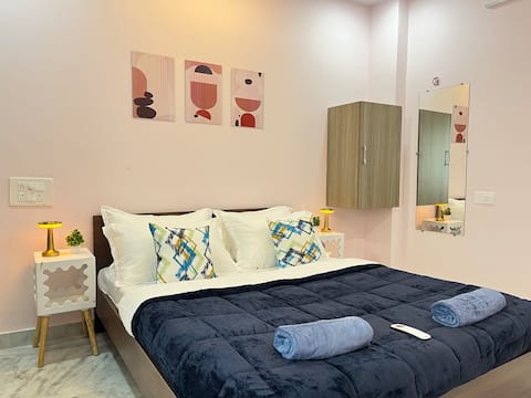 Family Haus: AC 3BHK- Stay once, 20% off next stay