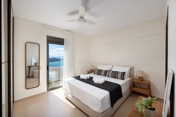 Il letto misura 1,60 x 2,00 metri  o    63 x 79 pollici 