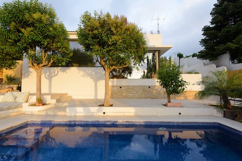 Stylish luxury 6 bedroom villa near Sitges