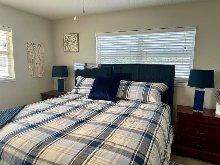 Ovo je primarni apartman s bračnim krevetom. 