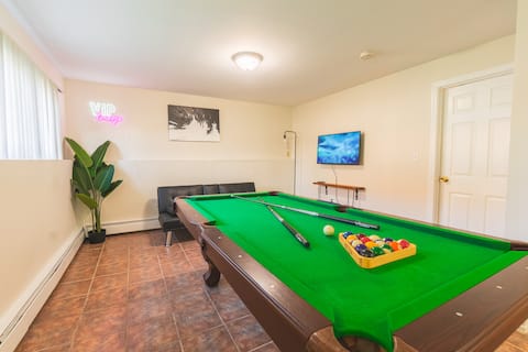 Roomy Boston 5BD/3BA w/ Pool Table / Free Parking