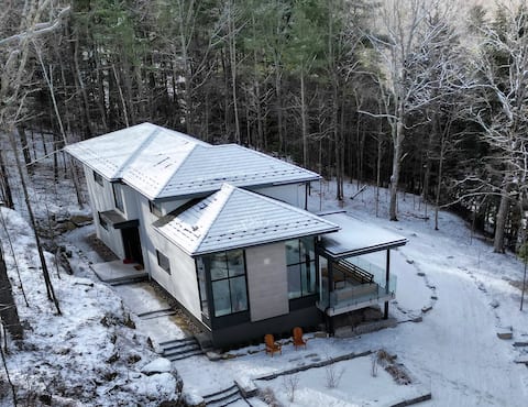Lake house on Rideau Lakes