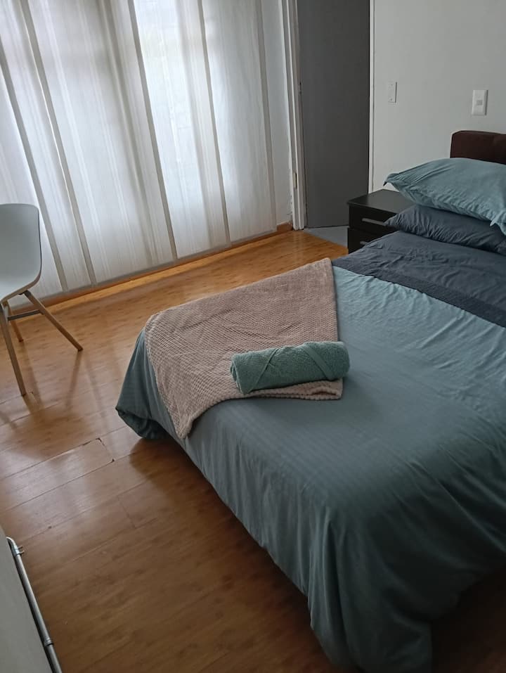 Espacio Amplio Para Descansar Con Baño Privado - Bogotá
