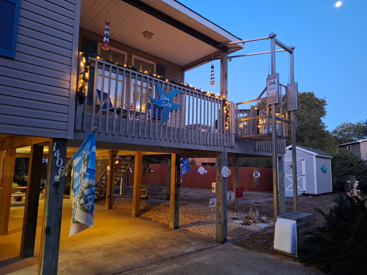 4BR, 3 BA home w/ cargo elevator, 2 outdoor areas