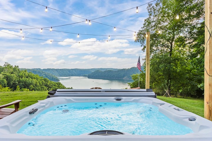 Hot Tub & Breathtaking View on Dale Hollow Lake!
