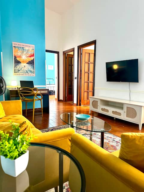 1 Block to the beach, AC & WiFi, family vacation