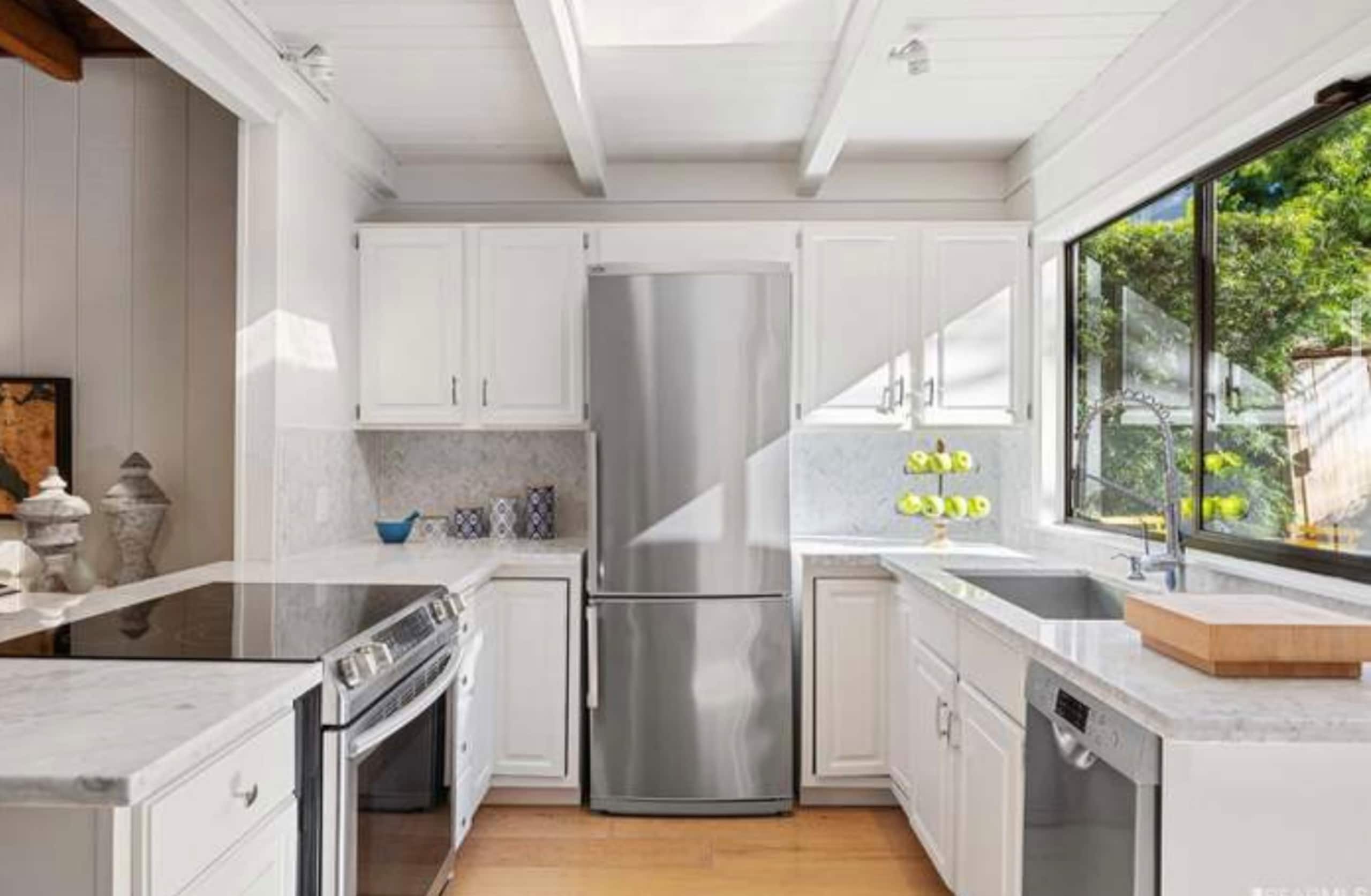 Home in San Francisco · ★4.89 · 1 bedroom · 2 beds · 1 bath - Image 13