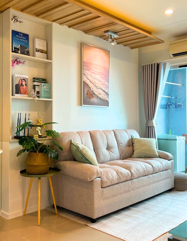 Beachfront Condo With Wifi And Netflix | Bills Inc - Pattaya