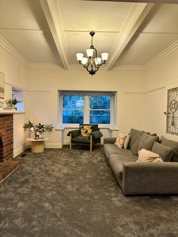4 bedroom, 2 living, Study, Great yard Malvern Eas gallery image 3